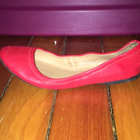 Red flats - Picture 2 of 3
